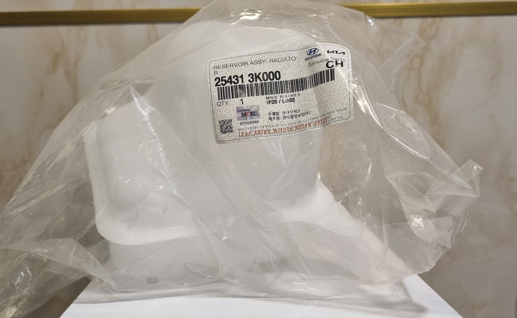 مخزن آب رادیاتور منبع ( قمقمه ) آب رادیاتور آزرا